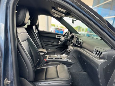 Used 2020 Ford Explorer XLT w/ Equipment Group 202A AWD/4WD image 24