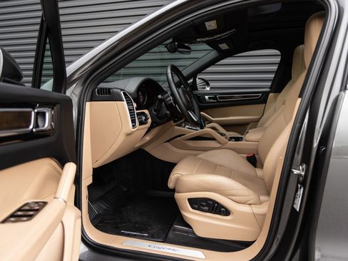 Certified 2022 Porsche Cayenne Coupe AWD/4WD image 24