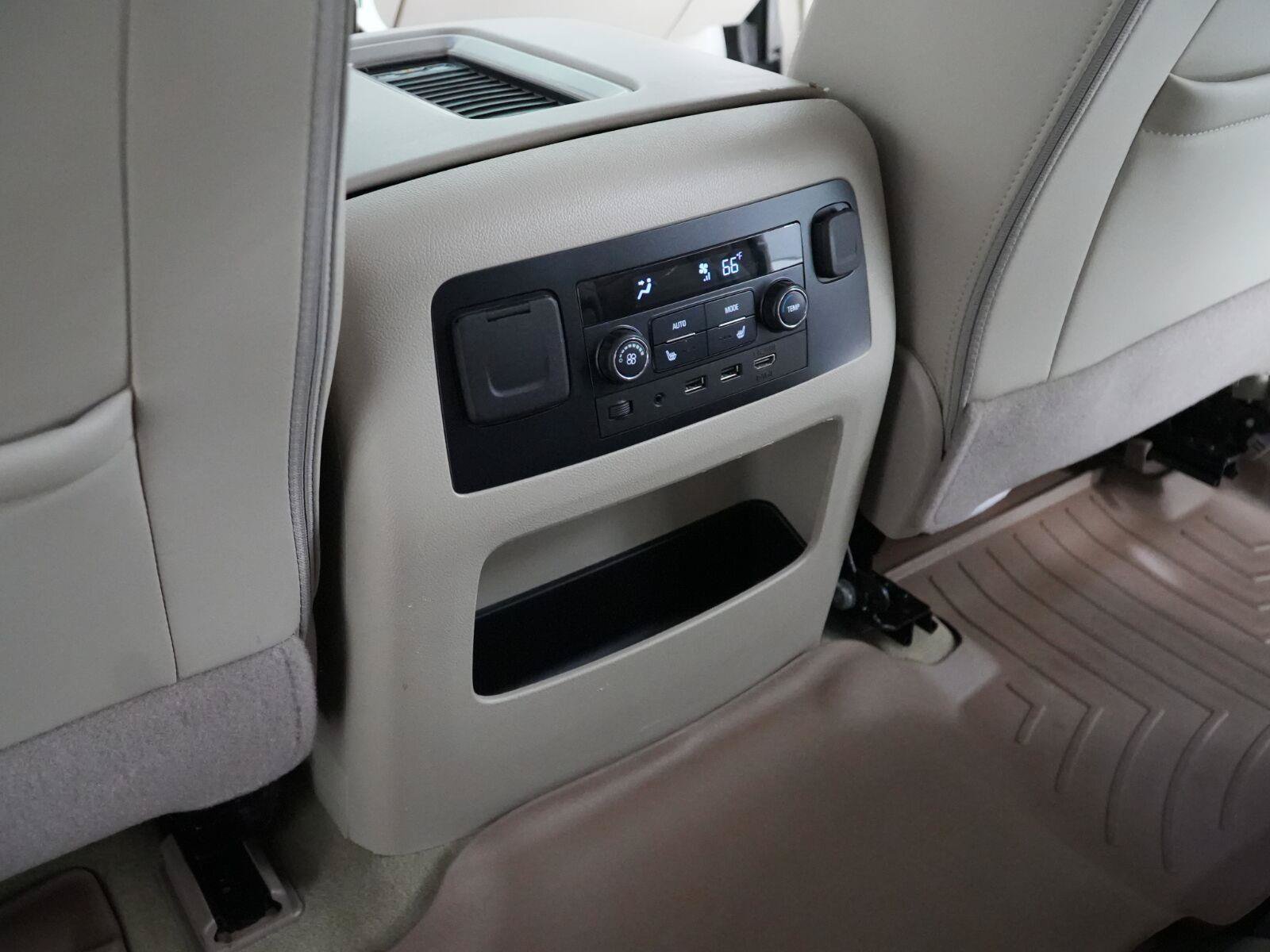 Used 2018 GMC Yukon XL Denali w/ Denali Ultimate Package AWD/4WD image 15