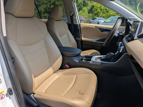 Used 2019 Toyota RAV4 XLE Premium w/ Advanced Technology Package FWD image 28