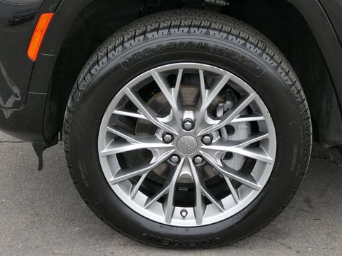 Used 2023 Jeep Grand Cherokee Summit w/ Luxury Tech Group V AWD/4WD image 8