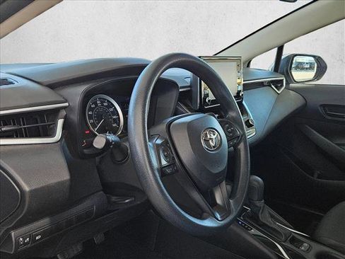 Used 2022 Toyota Corolla LE image 9