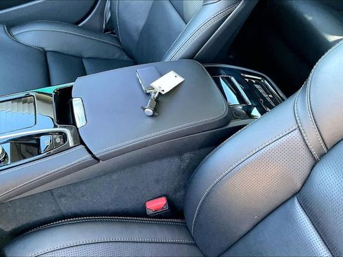 Certified 2023 Volvo S90 T8 Ultimate image 13