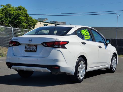 Used 2020 Nissan Versa S FWD image 4