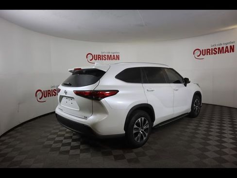 Used 2023 Toyota Highlander XLE FWD image 8