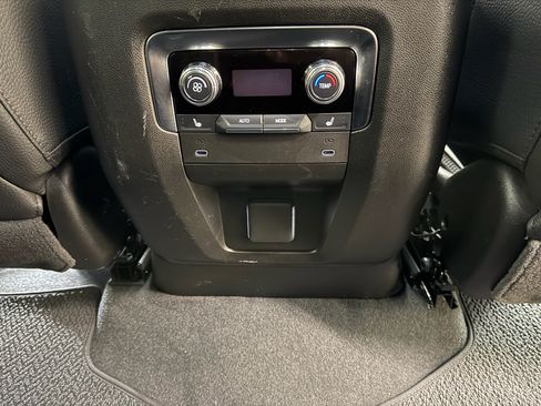 Used 2025 GMC Yukon Denali AWD/4WD image 27