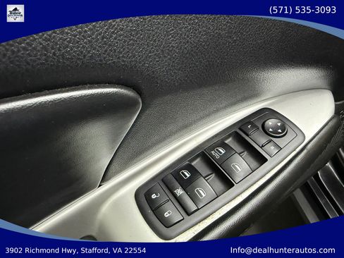 Used 2019 Dodge Journey SE w/ Blacktop Package FWD image 23