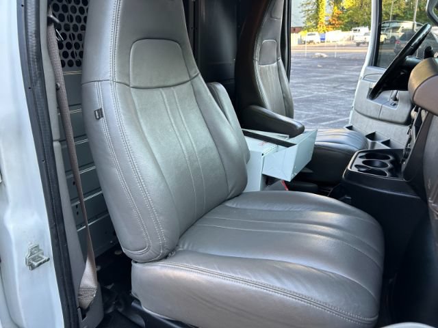 Used 2018 Chevrolet Express 2500 w/ Driver Convenience Package RWD image 24