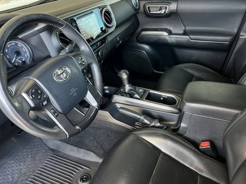 Used 2019 Toyota Tacoma TRD Off-Road w/ TRD Premium Off Road Package AWD/4WD image 10