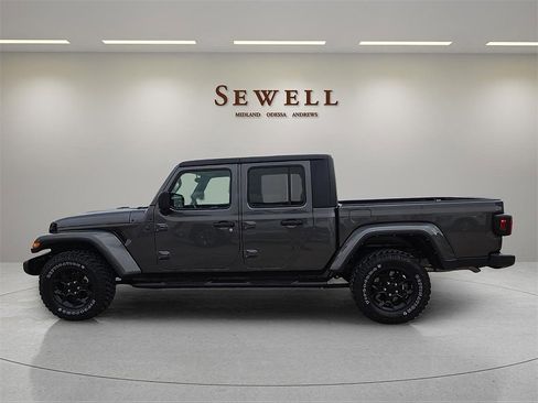 Used 2023 Jeep Gladiator Willys image 2
