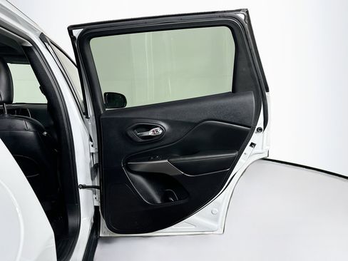 Used 2022 Jeep Cherokee Limited w/ Mopar Interior Package image 30