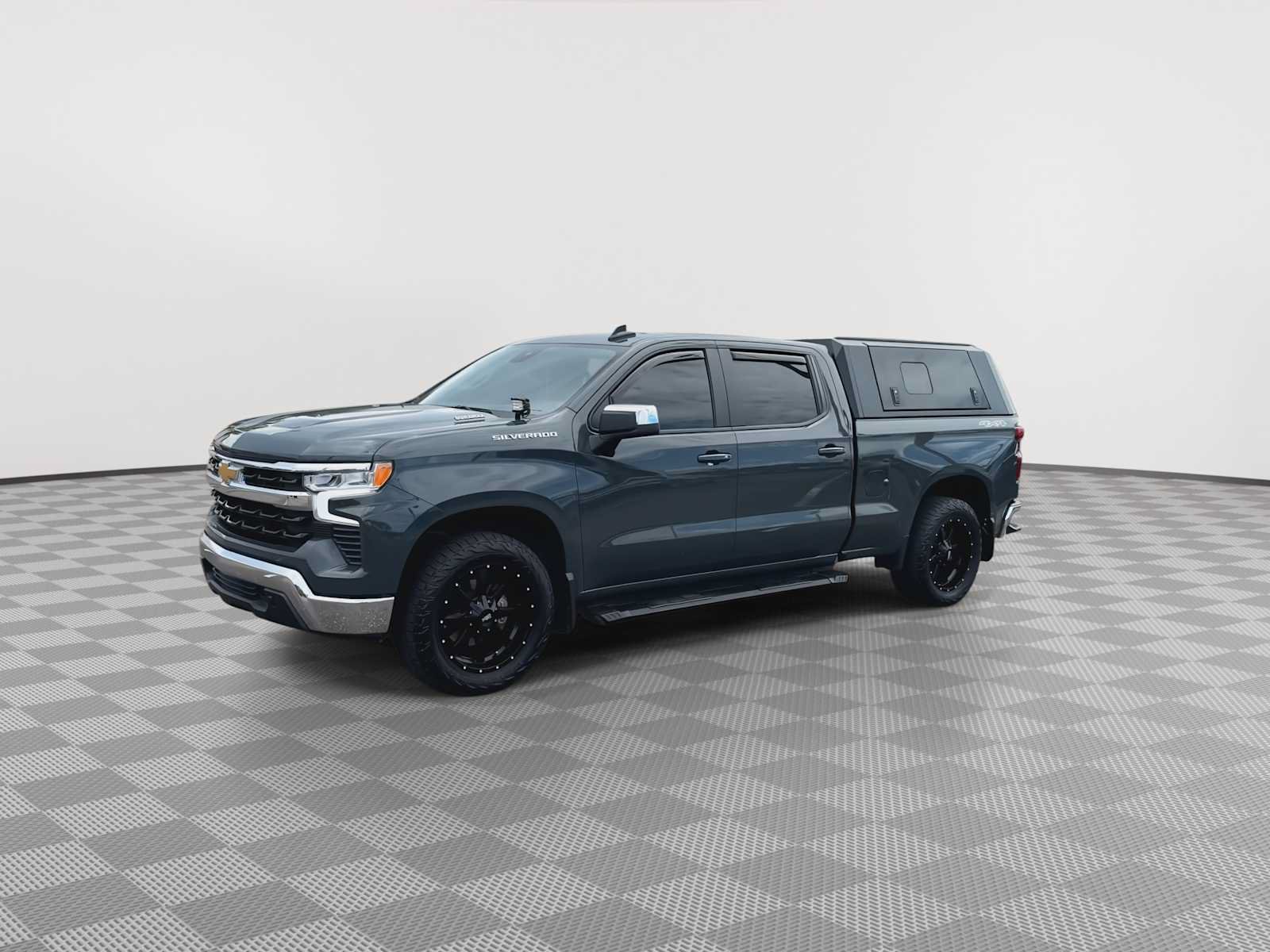 Used 2025 Chevrolet Silverado 1500 LT AWD/4WD image 4