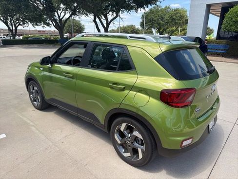 Used 2023 Hyundai Venue SEL w/ Cargo Package FWD image 4