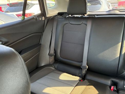 Used 2025 Chevrolet Trax LT w/ LT Convenience Package image 38