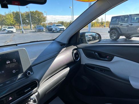 Used 2023 Hyundai Kona SEL image 31