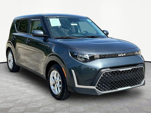 Used 2025 Kia Soul LX w/ LX Technology Package FWD image 11