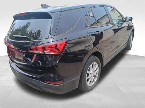 Used 2022 Chevrolet Equinox LS w/ LS Convenience Package AWD/4WD image 4
