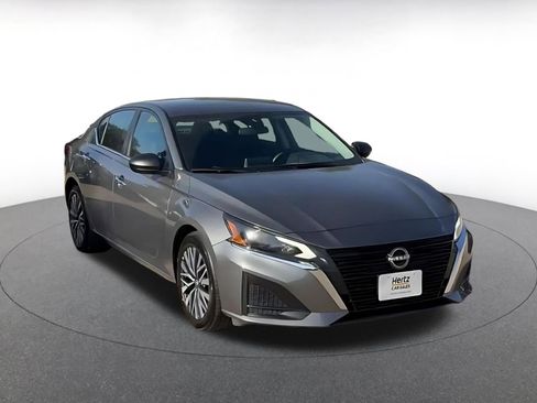 Used 2025 Nissan Altima 2.5 SV image 3