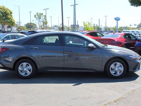 New 2026 Hyundai Elantra SE image 6