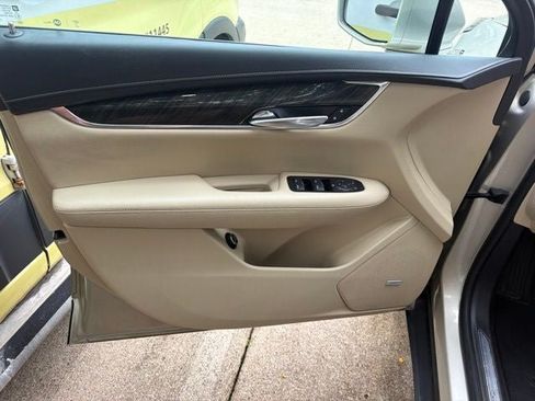Used 2017 Cadillac XT5 FWD image 8