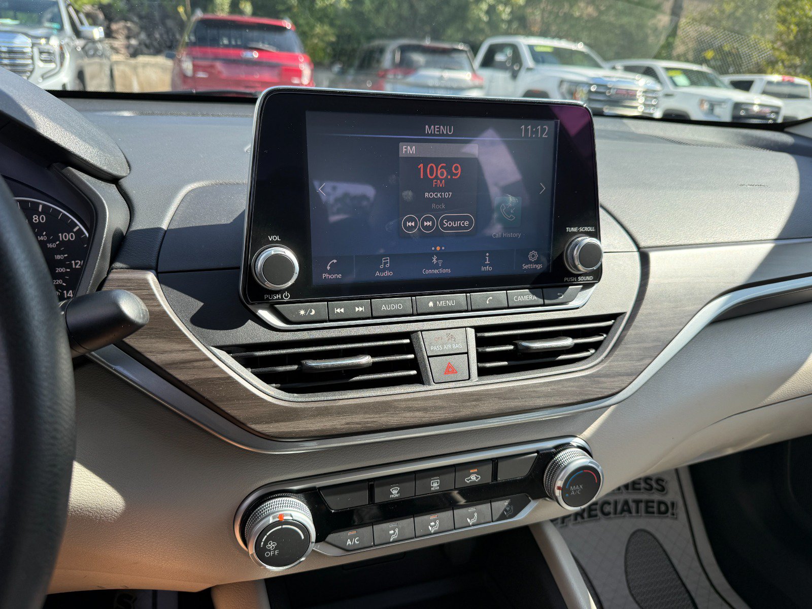 Used 2025 Nissan Altima 2.5 SV FWD image 29