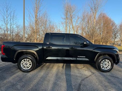 Used 2022 Toyota Tundra SR5 w/ SR5 Premium Package image 2