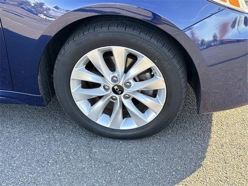 Used 2017 Kia Optima EX w/ Premium Package image 4