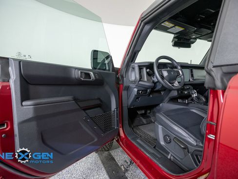 Used 2025 Ford Bronco Badlands AWD/4WD image 9