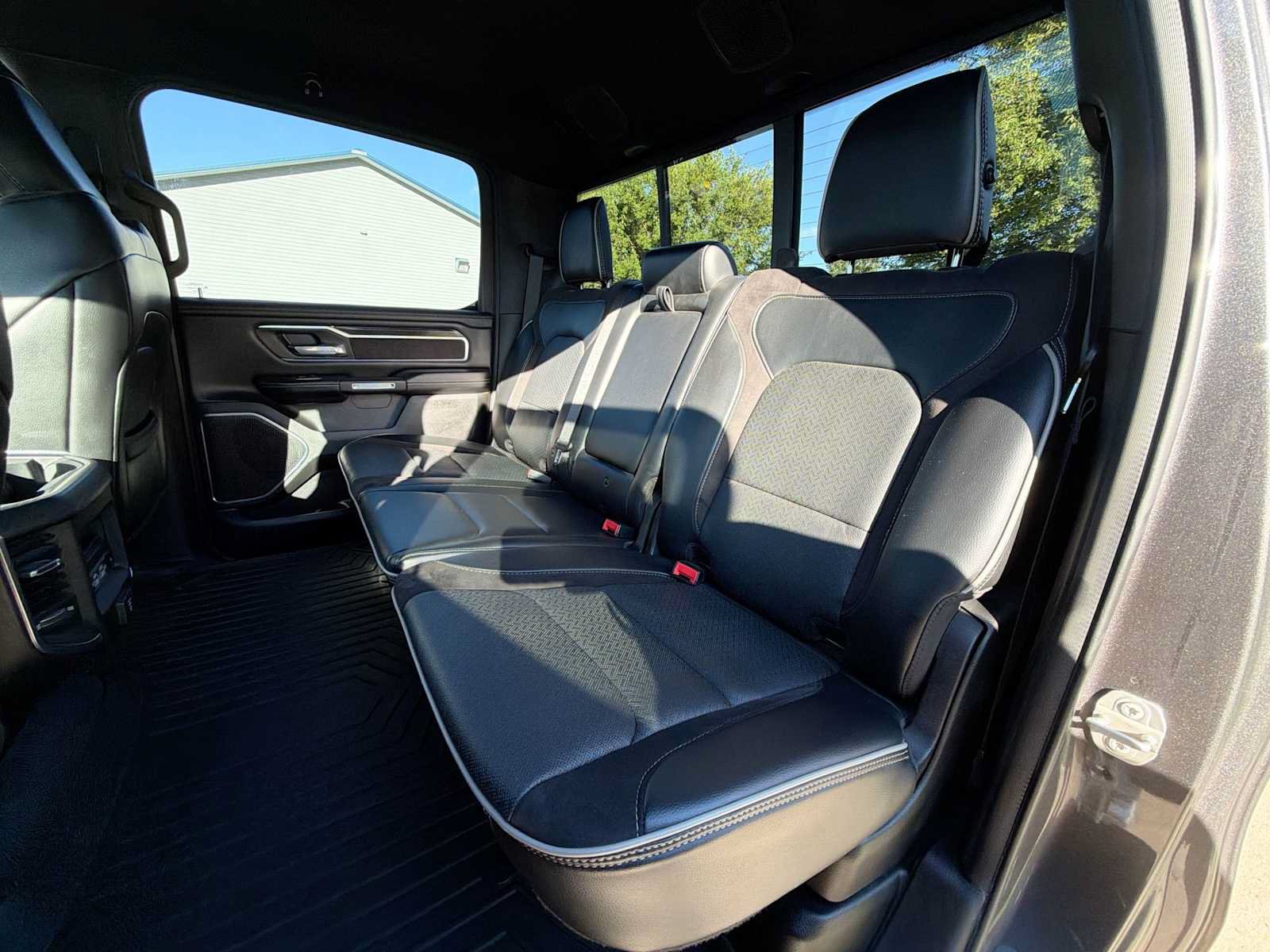 Used 2024 RAM 1500 Laramie AWD/4WD image 16