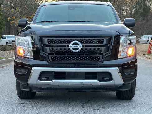 Used 2022 Nissan Titan SV image 4