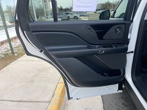 Used 2025 Lincoln Aviator AWD w/ Jet Appearance Package image 19
