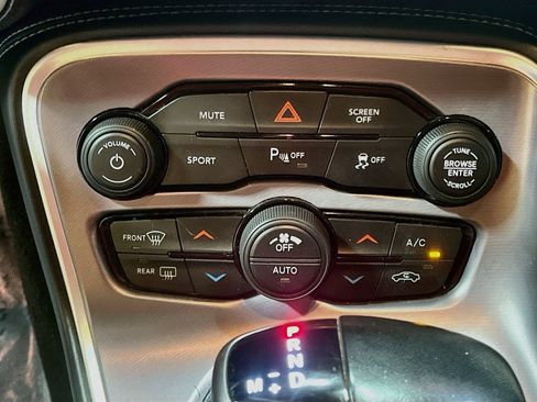 Used 2019 Dodge Challenger R/T RWD image 15
