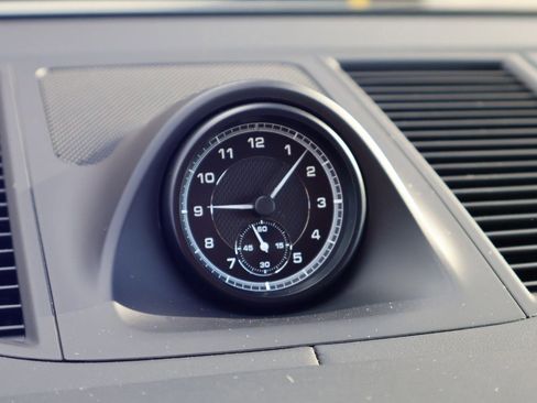 Certified 2025 Porsche Macan image 28