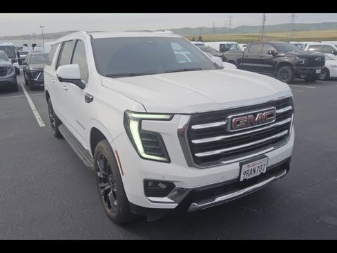 Used 2025 GMC Yukon XL Elevation AWD/4WD image 3