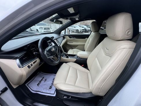 Used 2018 Cadillac XT5 Base image 10