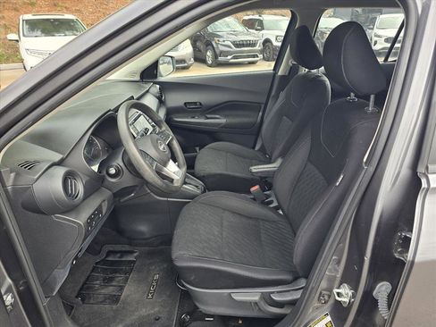 Used 2022 Nissan Kicks S image 9