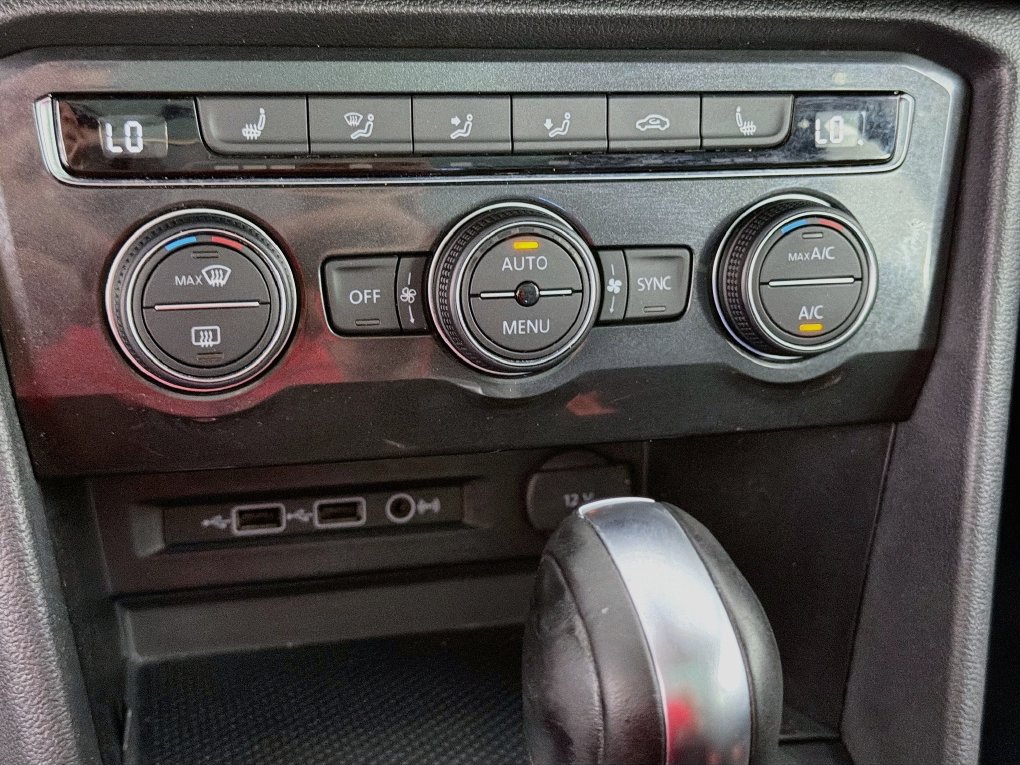 Used 2019 Volkswagen Tiguan SEL FWD image 19