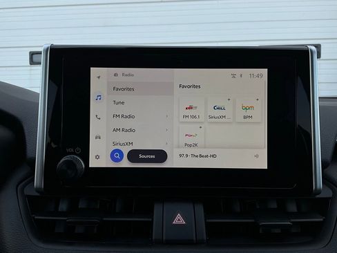 Used 2025 Toyota RAV4 XLE image 31