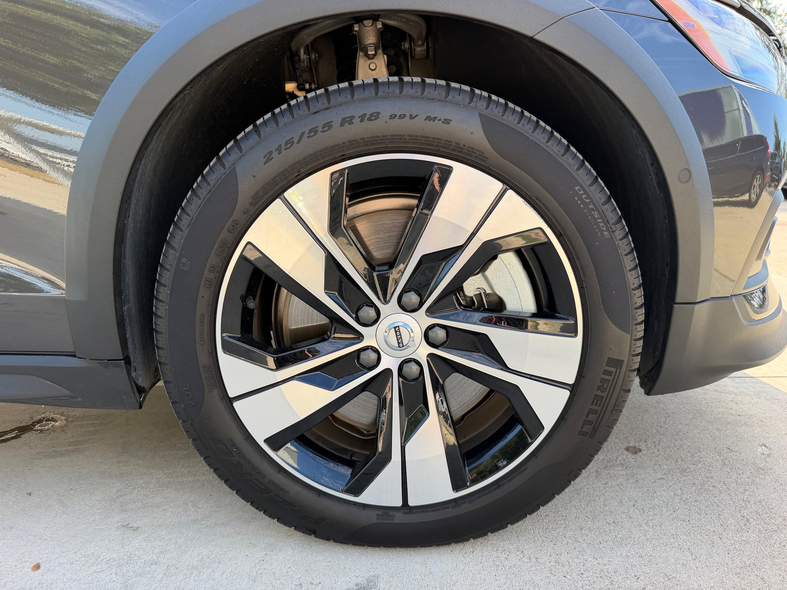 Certified 2025 Volvo V60 B5 Cross Country Plus AWD/4WD image 9