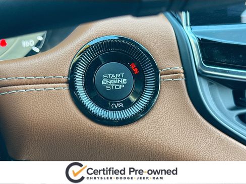 Used 2025 Jeep Compass Limited image 9