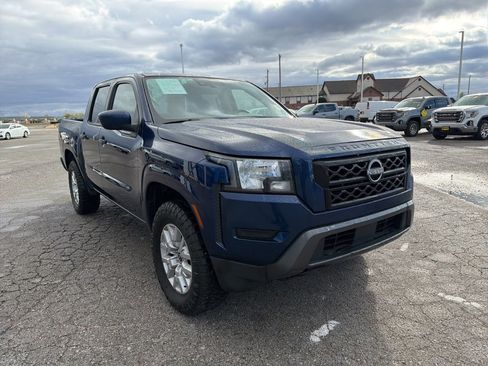 Used 2022 Nissan Frontier SV image 3