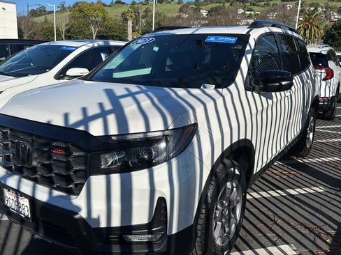 Certified 2023 Honda Passport TrailSport image 3