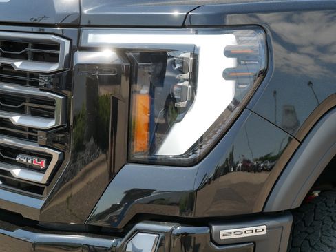 Used 2024 GMC Sierra 2500 AT4 w/ Technology Package AWD/4WD image 16