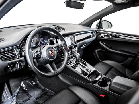 Used 2026 Porsche Macan AWD/4WD image 4