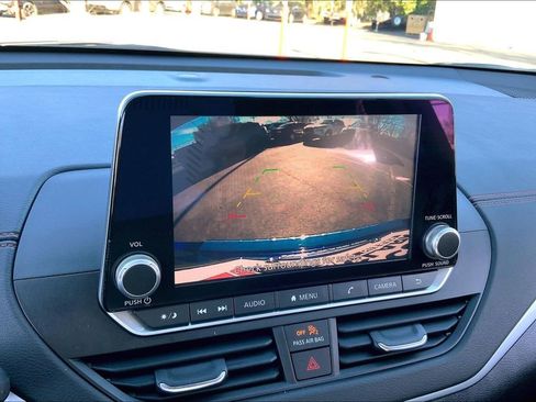 Used 2022 Nissan Altima 2.5 SR image 11