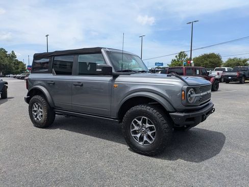Used 2023 Ford Bronco Badlands AWD/4WD image 3