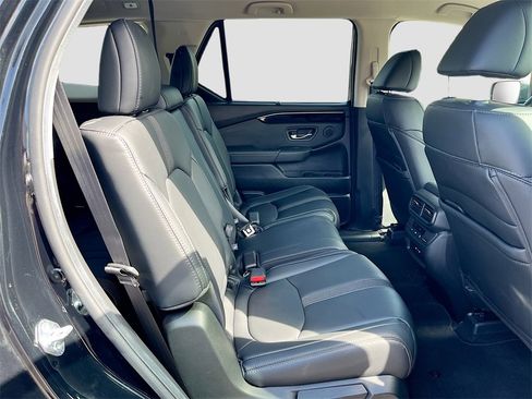 Used 2025 Honda Pilot EX-L image 29