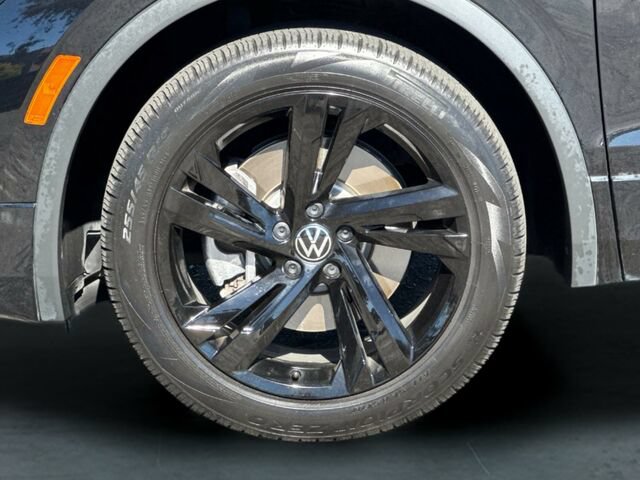 Used 2023 Volkswagen Tiguan SE R-Line FWD image 32
