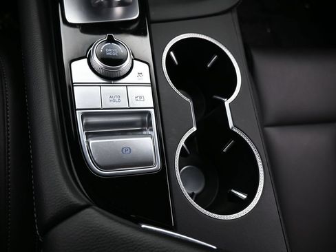 Used 2025 Genesis G70 2.5T RWD image 28