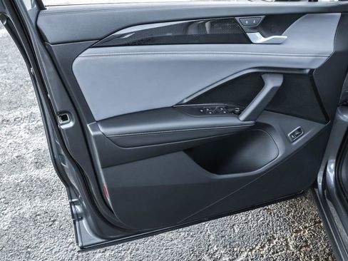 New 2026 Volkswagen Tiguan SE image 30